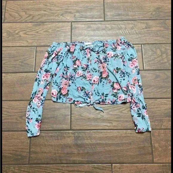 🌟 Jolt Off the shoulder top size Sm 🌟 - Picture 6 of 6